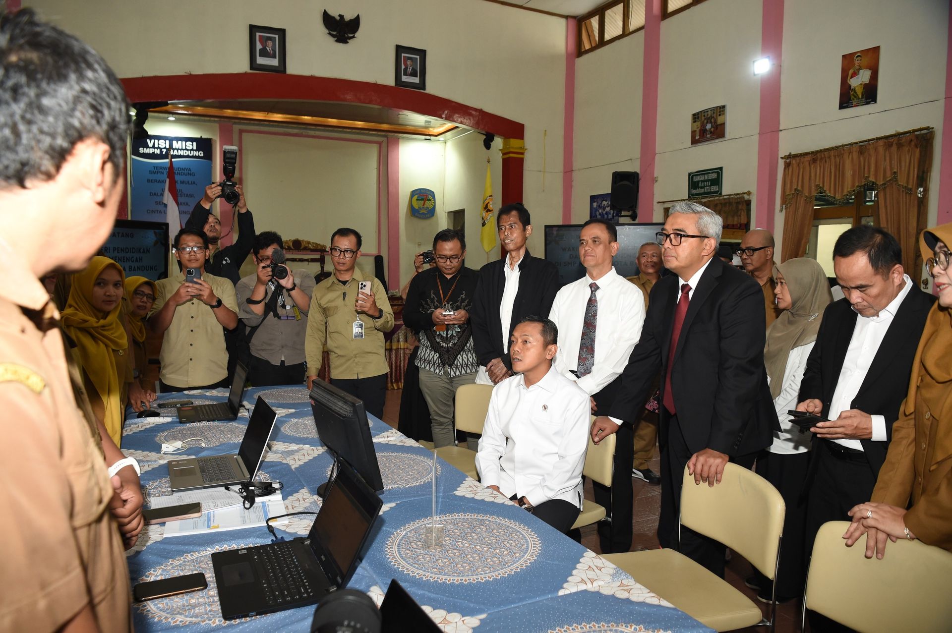 Wamendikdasmen Tinjau Pelaksanaan Sistem Penerimaan Murid Baru (SPMB) di Kota Bandung