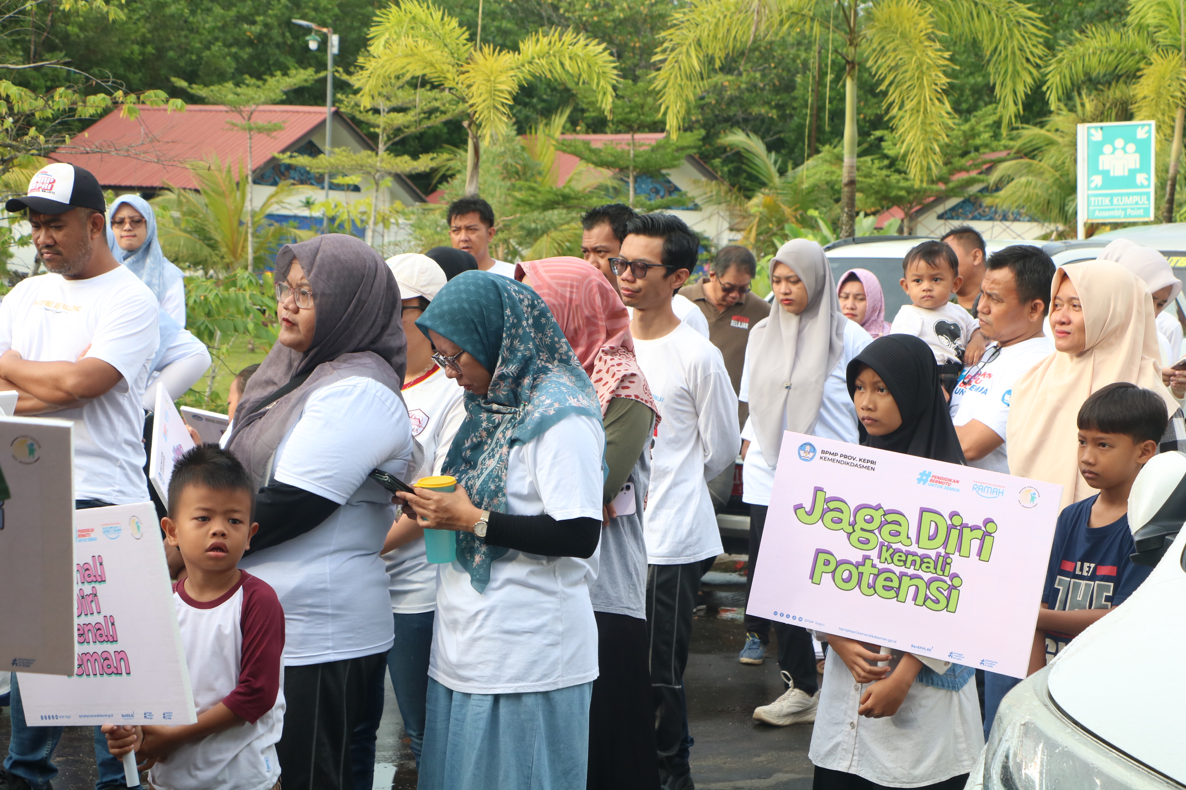 Jalan Sehat #RukunSamaTeman Serentak di Provinsi Kepulauan Riau, UPT Kemendikdasmen Himpun Ratusan Peserta di Batam dan Bintan
