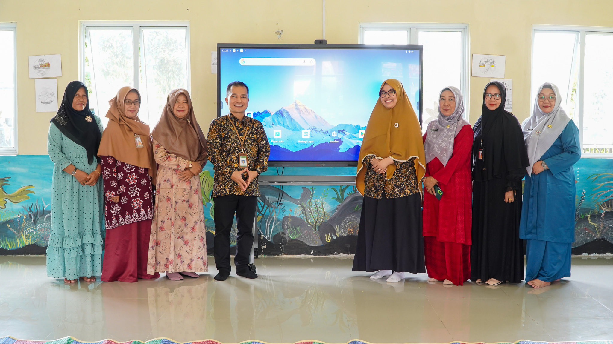 BPMP Kepri Dampingi Guru TK Negeri Pembina II Tanjungpinang Manfaatkan Papan Interaktif Digital dalam Pembelajaran PAUD