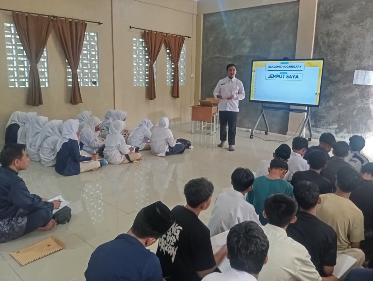 Belajar Sambil Bermain, Praktik Baik Digitalisasi Pembelajaran Tumbuh di SMP Sains Salahuddin Wahid Bintan
