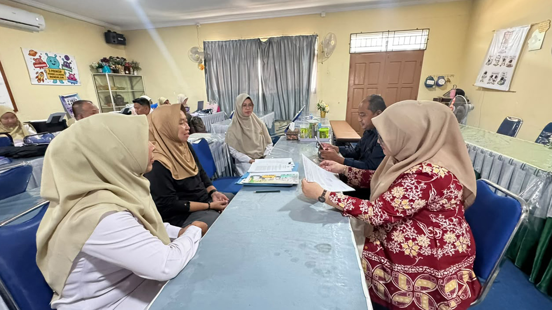 Dilema Sekolah Favorit dan Asa Pemerataan: Potret Maraton Tim BPMP Kepri Mengawal SPMB di Bumi Berazam