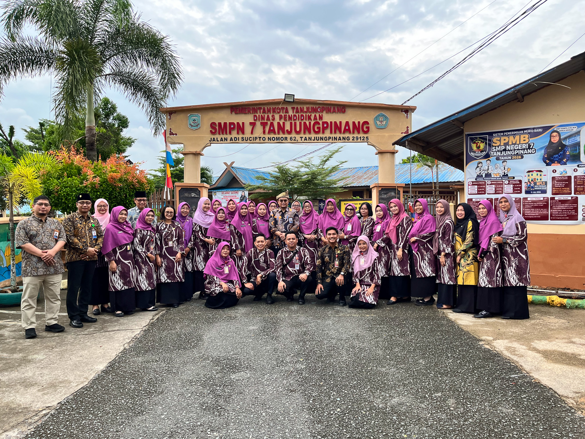 Dirjen PAUD Dikdas PNFPI Gogot Suharwoto Pimpin Upacara Hari Anak Nasional 2026 di SMP Negeri 7 Tanjungpinang